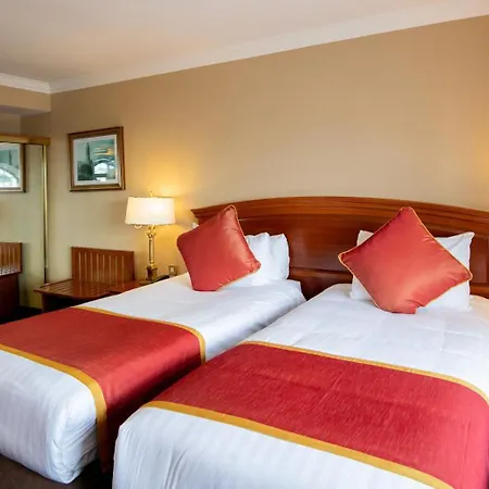 Towers & Leisure Centre 4* Кілларні