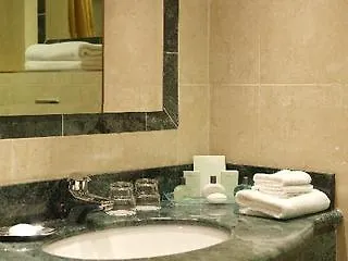 Towers & Leisure Centre 4* Кілларні