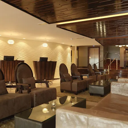 Towers & Leisure Centre Отель