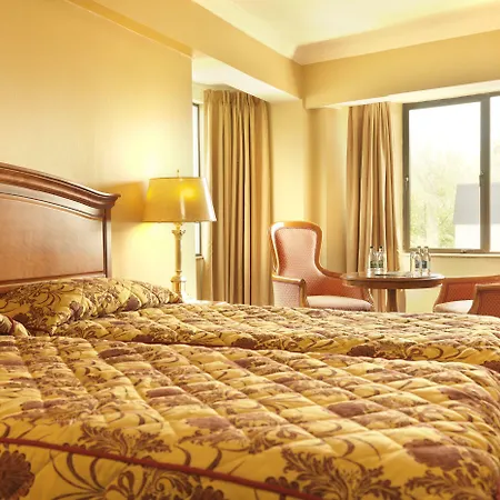 Towers & Leisure Centre 4* Кілларні