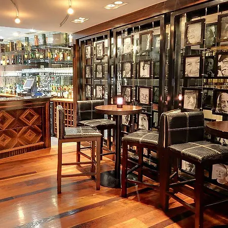 Готель Towers & Leisure Centre