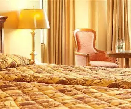 Towers & Leisure Centre 4* Кілларні