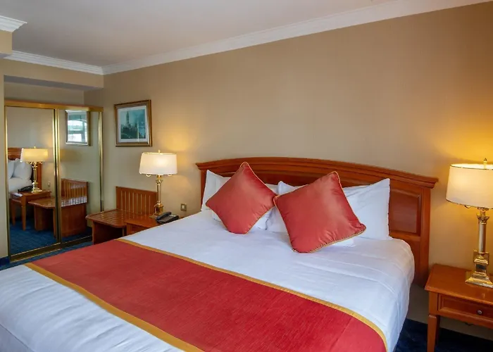 Towers & Leisure Centre Hotel