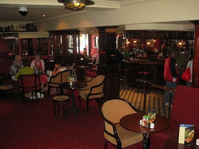 Towers & Leisure Centre Hotel