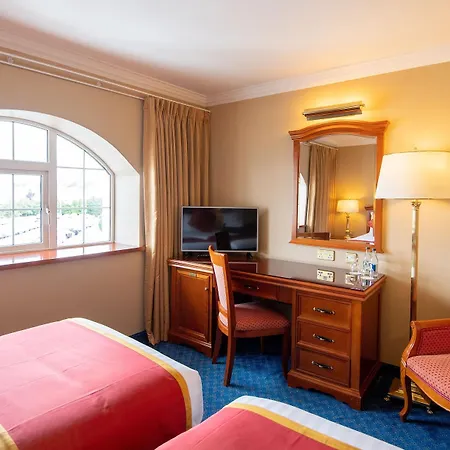 Towers & Leisure Centre 4*