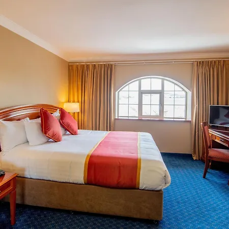 Towers & Leisure Centre 4*