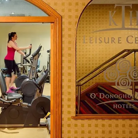 מלון Towers & Leisure Centre 4*