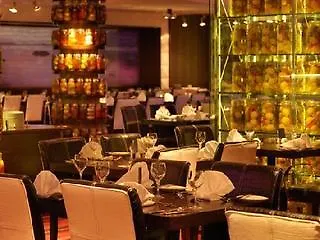 מלון Towers & Leisure Centre 4*
