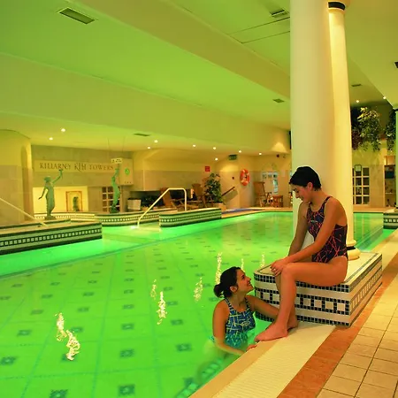 Towers & Leisure Centre מלון 4*