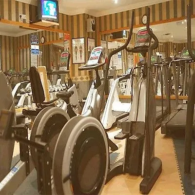 מלון Towers & Leisure Centre 4*