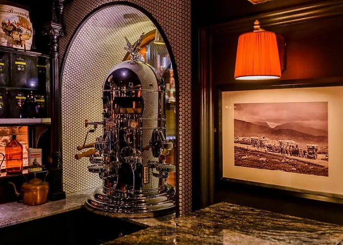 Готель Towers & Leisure Centre Кілларні