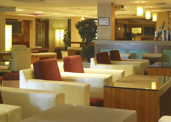 Готель Towers & Leisure Centre