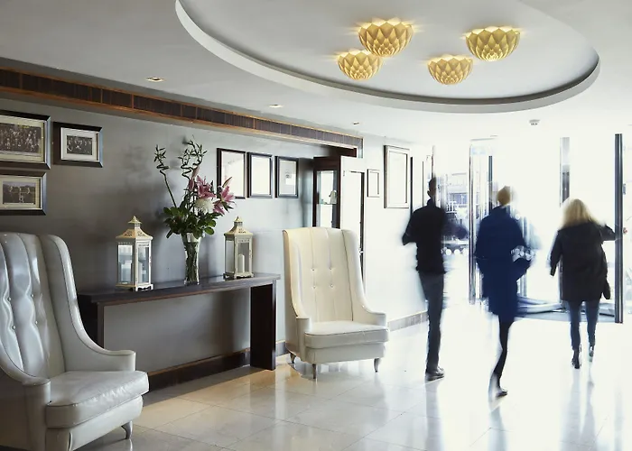 Towers & Leisure Centre Готель