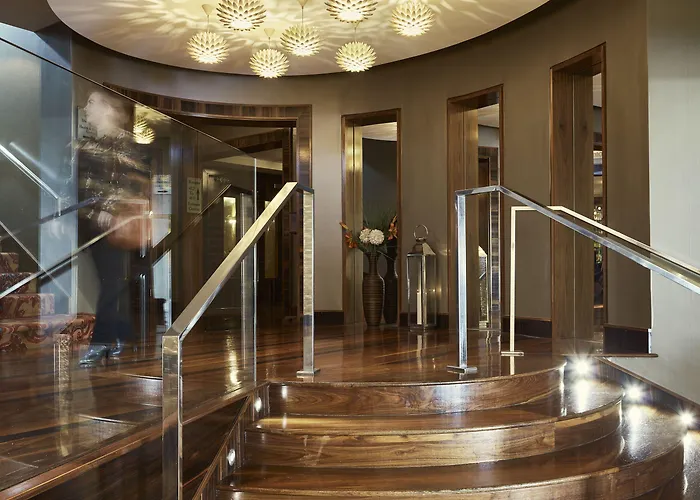 Готель Towers & Leisure Centre