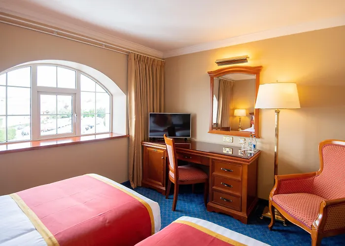 Готель Towers & Leisure Centre