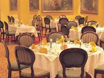 Towers & Leisure Centre Готель 4*